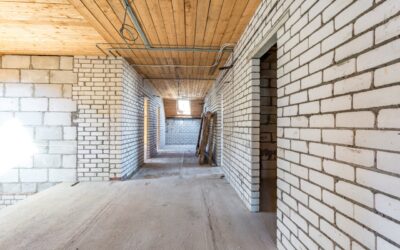 Schrony, piwnice i miejsca doraźnego schronienia. Co powinien wiedzieć mieszkaniec bloku?